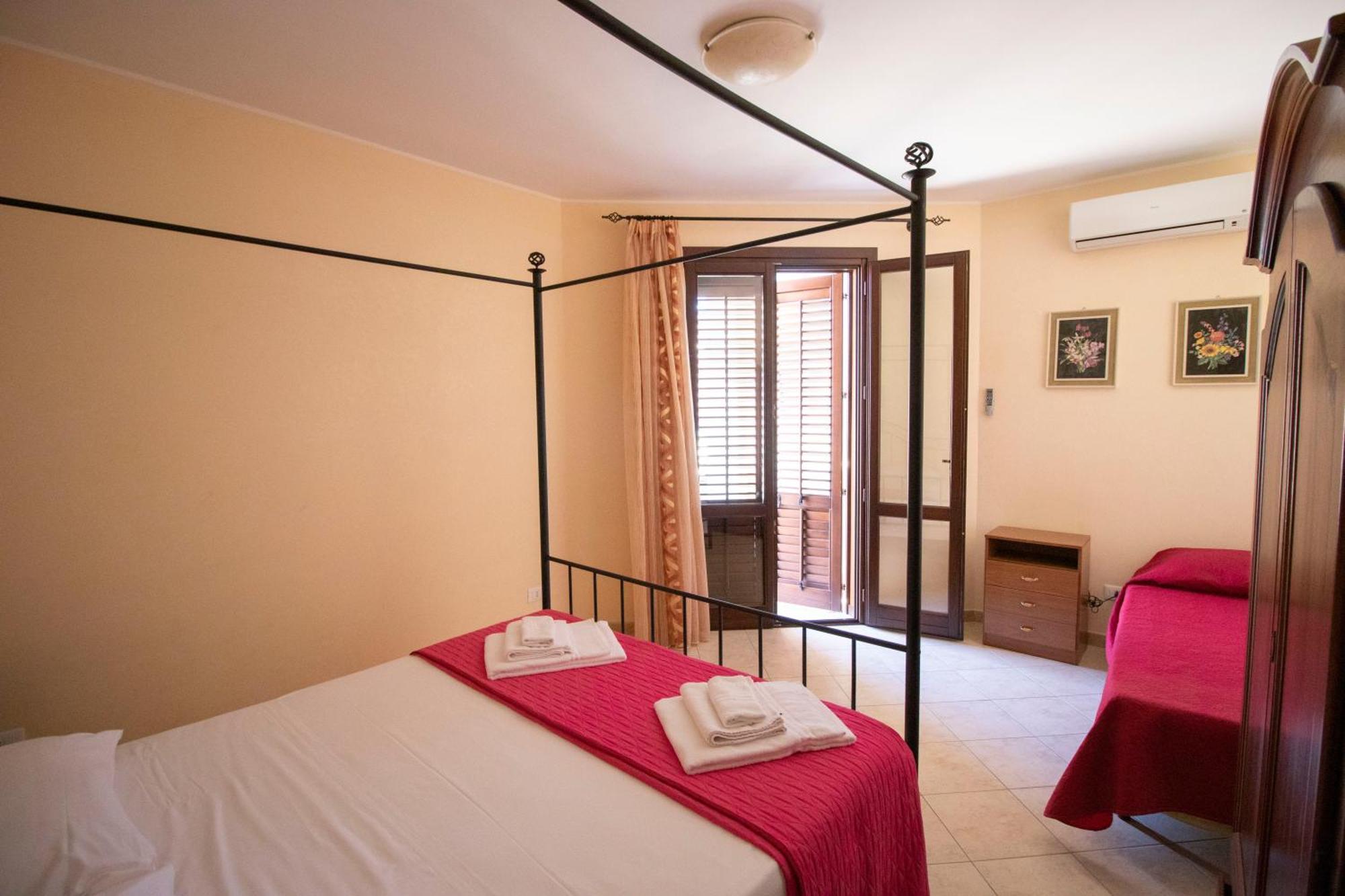 Case Vacanza Cristina Site In Antico Baglio E In Via Abruzzi N 161 Сан-Вито-Ло-Капо Экстерьер фото