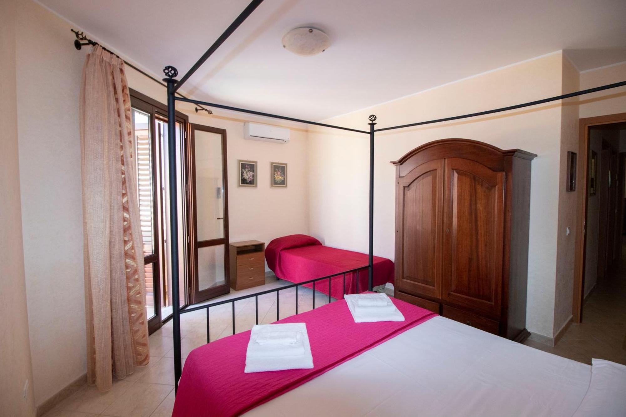 Case Vacanza Cristina Site In Antico Baglio E In Via Abruzzi N 161 Сан-Вито-Ло-Капо Экстерьер фото